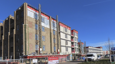 908835 Gezicht op de bouw van de Hof van Leeuwesteyn, met 94 huurappartementen en 17 eengezinswoningen ('met een ...